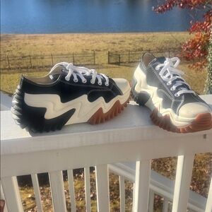 Converse Black Run Star Motion